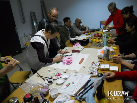 丹青寄晚晴，翰墨頌重陽——石家莊市社區成功舉辦老年書畫展活動